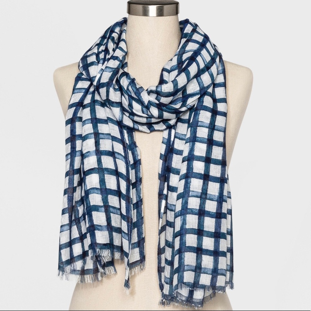 Oblong blue white plaid scarf shawl